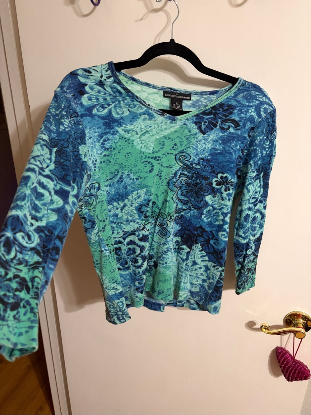 💜 Medium Serengeti  Teal and Navy Floral V-Neck Long Sleeve Top